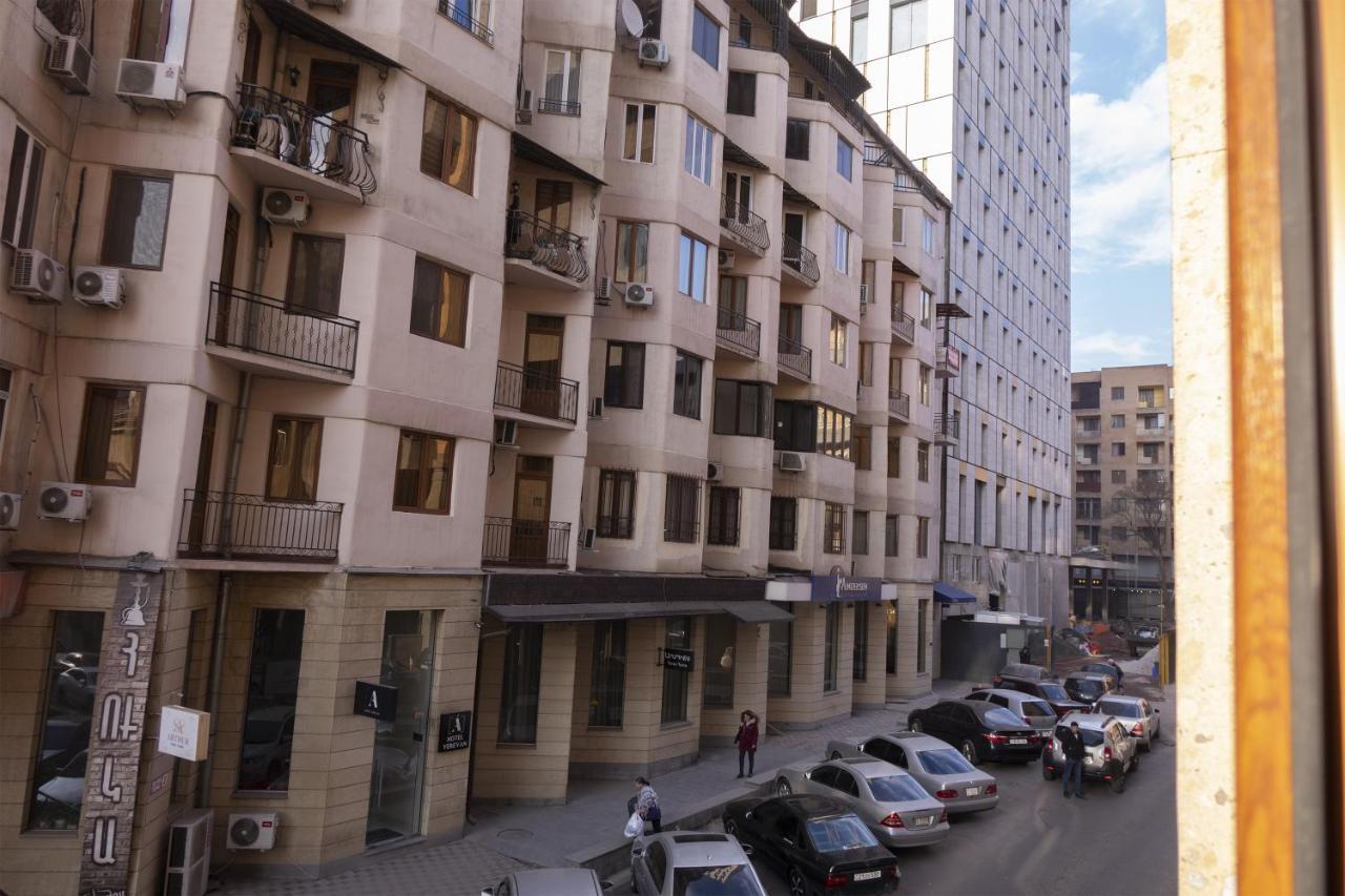 Midcity Hostel Erivan Dış mekan fotoğraf